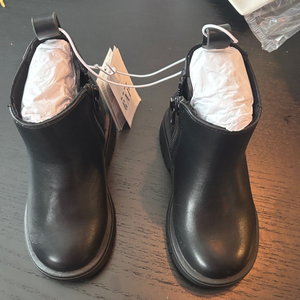 Baby Gap Black Chelsea Ankle Boots - Picture 1 of 3